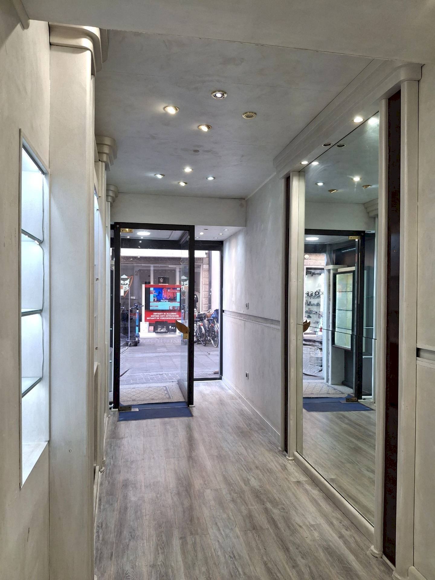 Foto 1 - Locale Commerciale Via Bersaglieri Del Po, Ferrara - foto 1