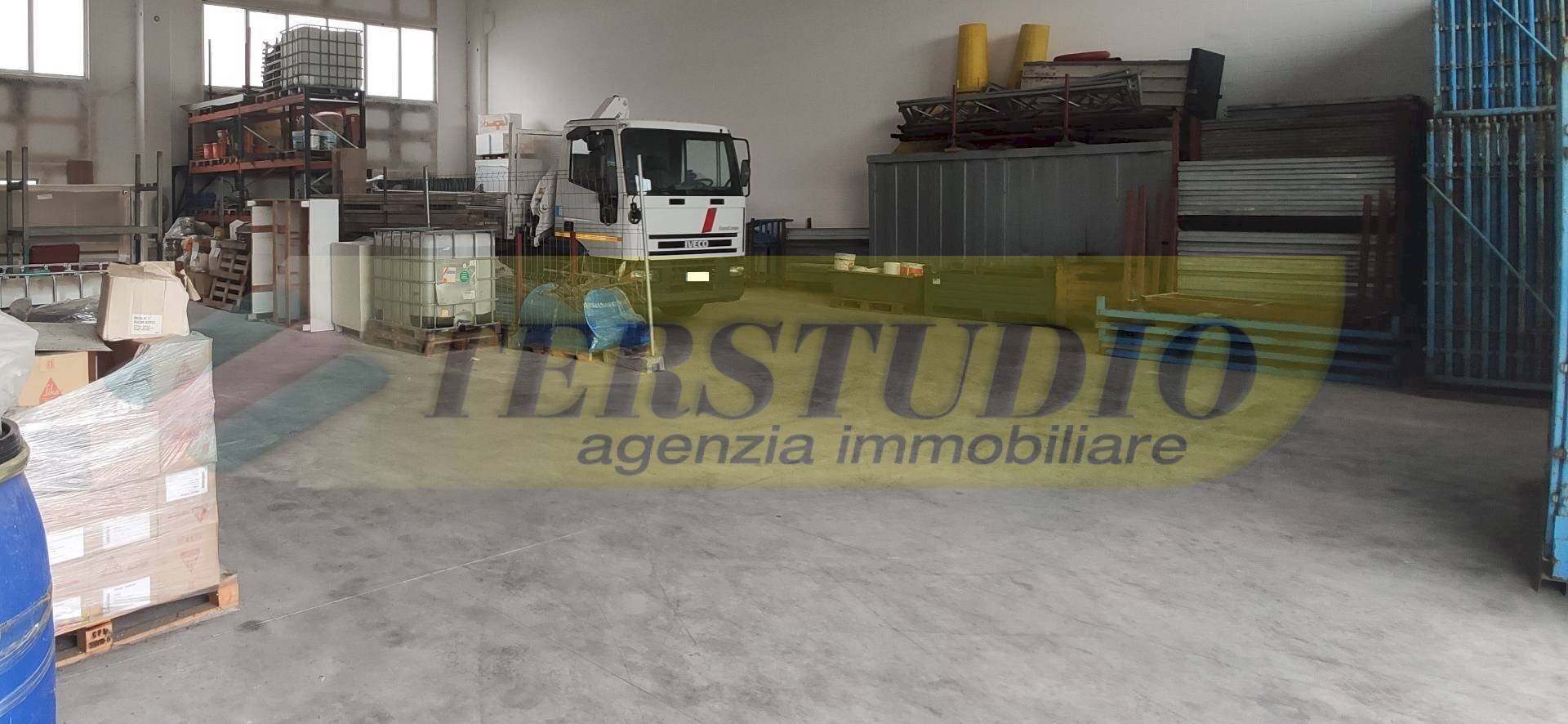 Foto 2 - Capannone via Carlo Cattaneo
 
snc, Calusco d'Adda - foto 2