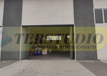 Foto 1 - Capannone via Carlo Cattaneo
 
snc, Calusco d'Adda - foto 1