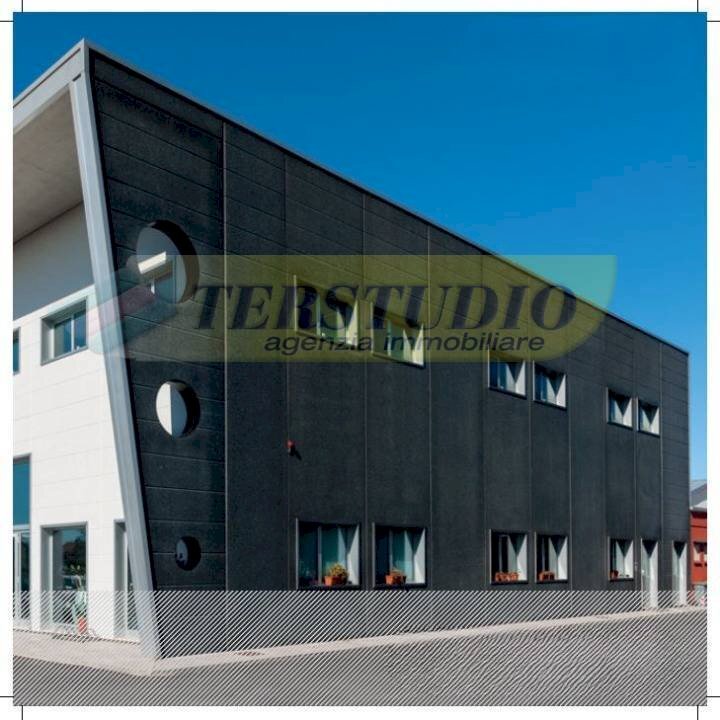 Foto 2 - Capannone Via Industriale
 
11, Monte Marenzo - foto 2