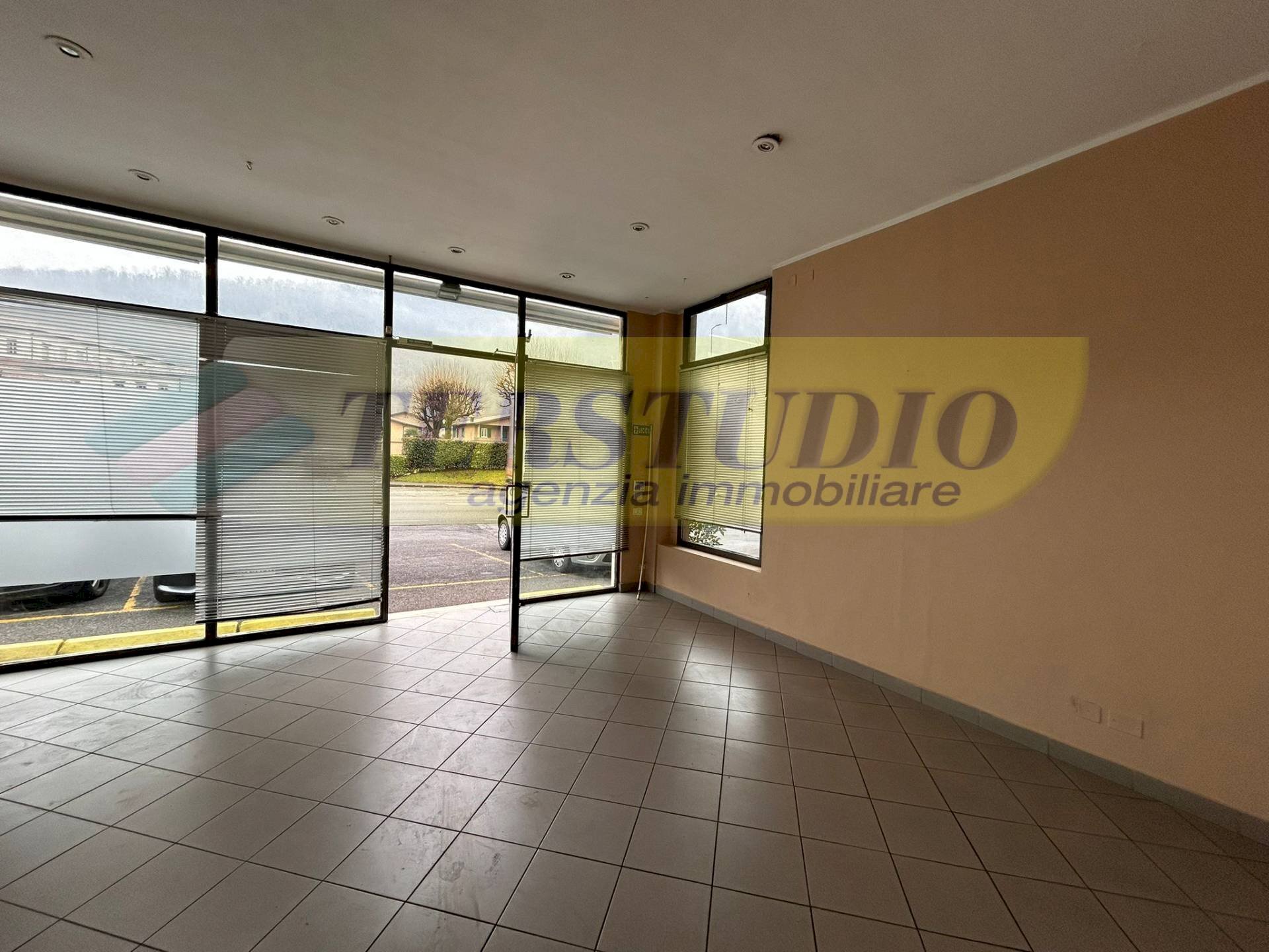 Foto 2 - Negozio Via Lecco
 
34, Pontida - foto 2