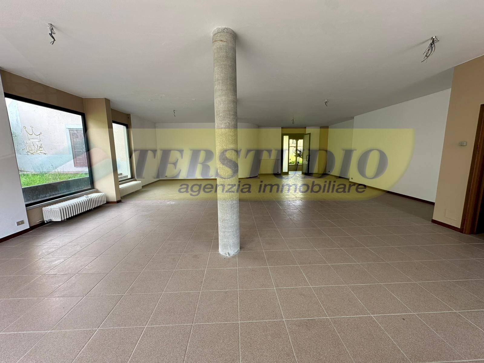 Foto 2 - Shop Via Fratelli Calvi
14, Calolziocorte - photo 2