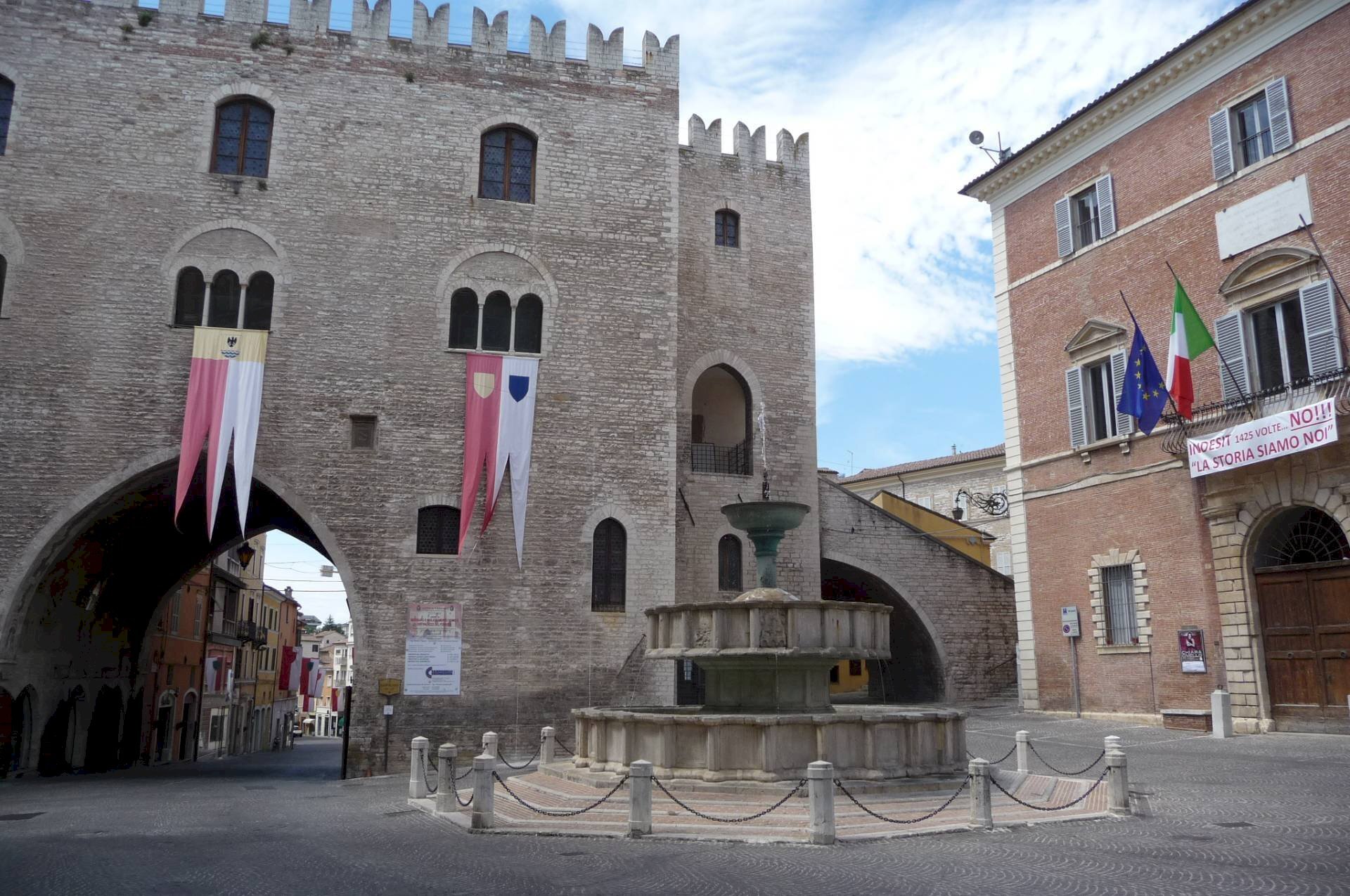 Foto 1 - Apartment Piazza del Podestà, Fabriano - photo 1