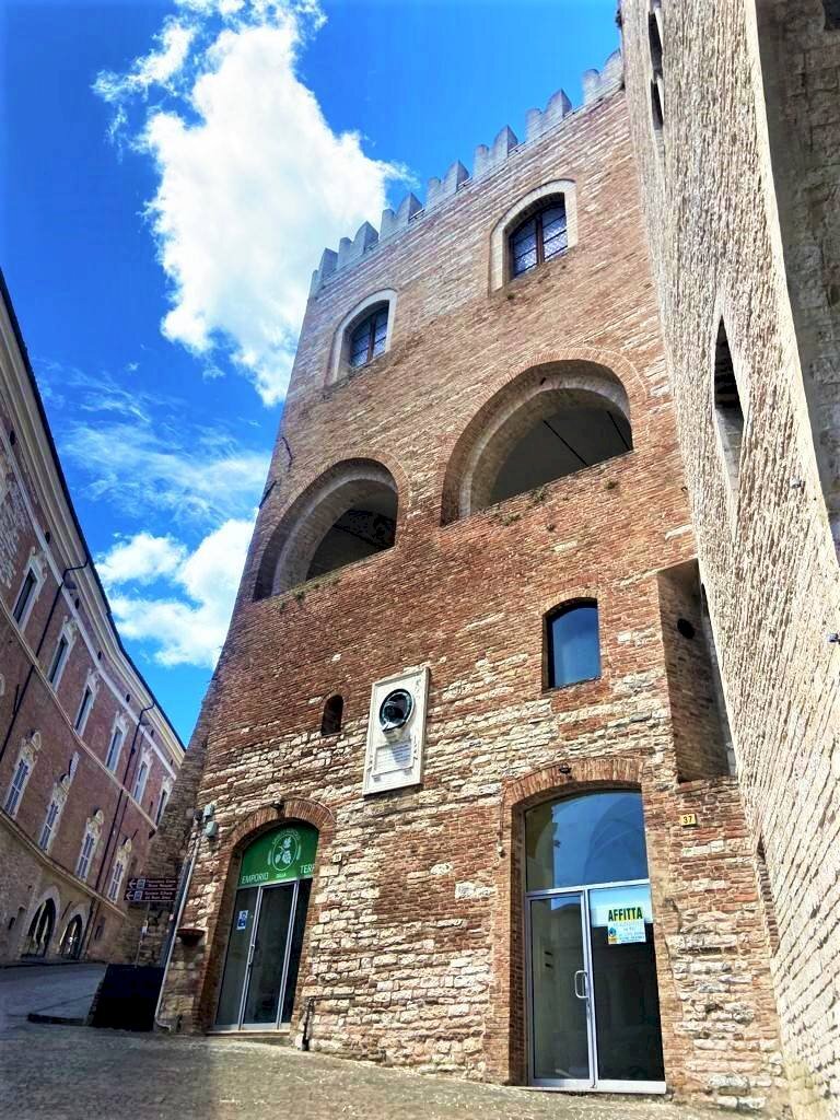 Foto 1 - Commercial Premises Piazza del Comune, Fabriano - photo 1