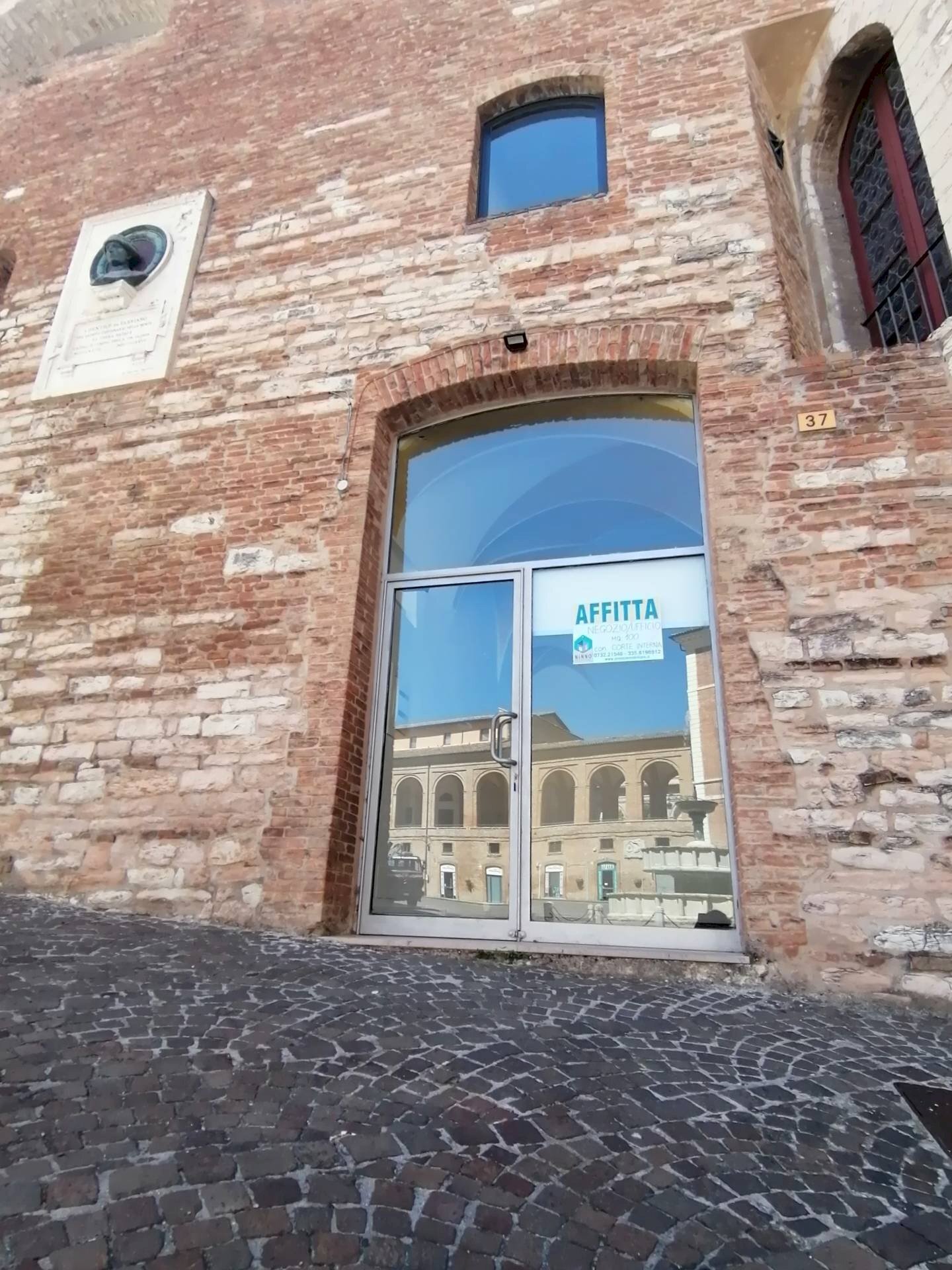Foto 2 - Commercial Premises Piazza del Comune, Fabriano - photo 2