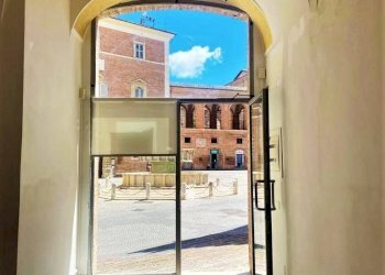 Foto 4 - Commercial Premises Piazza del Comune, Fabriano - photo 4