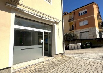 Foto 1 - Locale Commerciale VIA SERRALOGGIA, Fabriano - foto 1