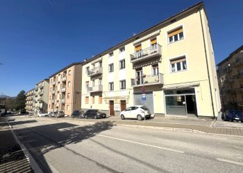 Foto 2 - Locale Commerciale VIA SERRALOGGIA, Fabriano - foto 2