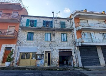 Foto 1 - Stable - Palace via Capitano Vincenzo Pellegrini, Sonnino - photo 1