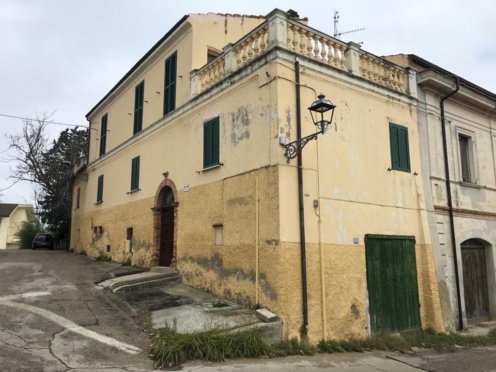 Foto 1 - Villa a Schiera Piazza del castello
 
7, Mosciano Sant'Angelo - foto 1