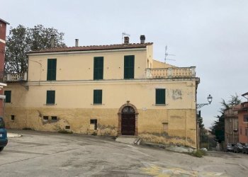 Foto 2 - Villa a Schiera Piazza del castello
 
7, Mosciano Sant'Angelo - foto 2