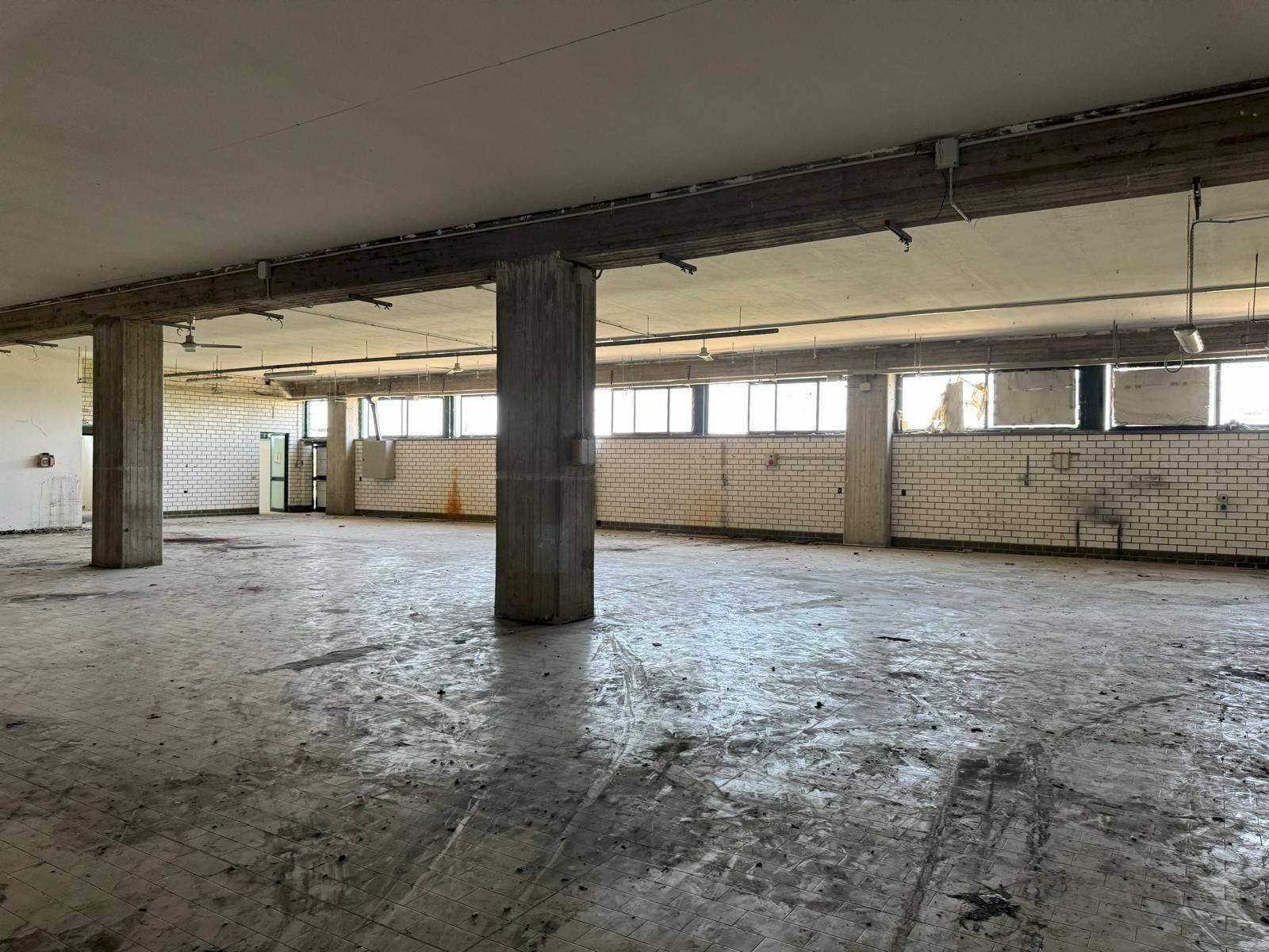 Foto 3 - Capannone Via I° Maggio, Nereto - foto 3