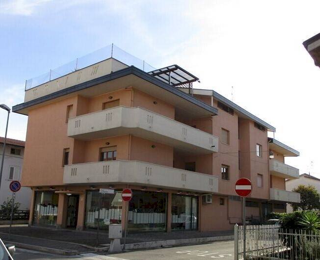 Foto 1 - Commercial Premises Via Lepanto
 
12, Giulianova - photo 1