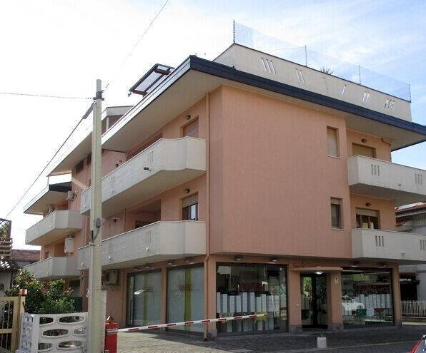 Foto 2 - Commercial Premises Via Lepanto
 
12, Giulianova - photo 2