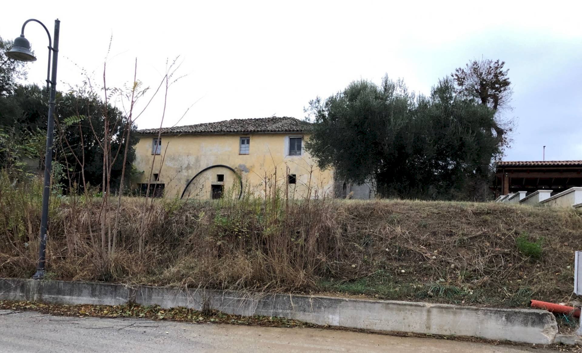 Foto 2 - Rustico Via della Madonna
 
37, Bellante - foto 2