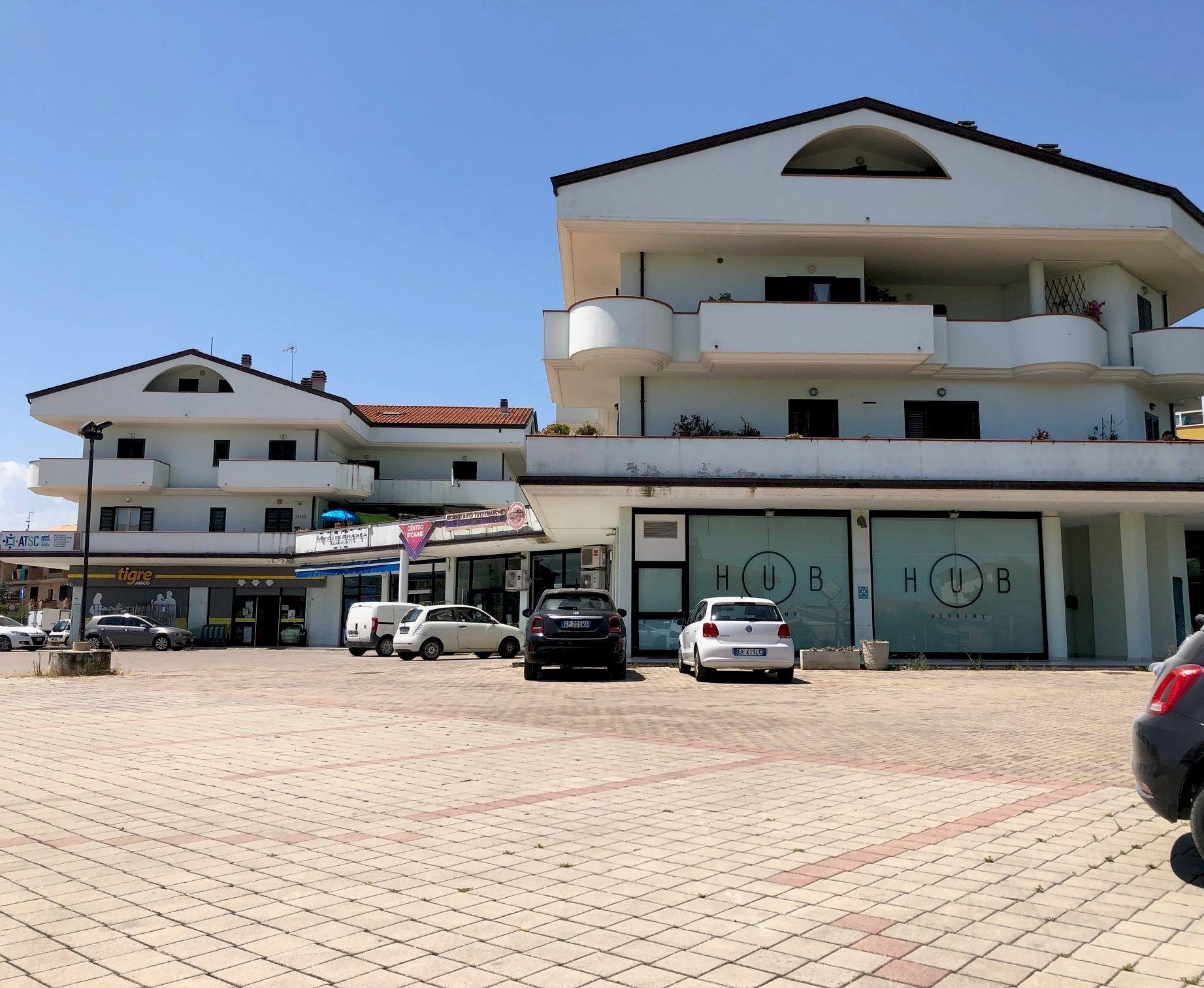 Foto 1 - Locale Commerciale Via Nazionale per Teramo
 
226, Giulianova - foto 1