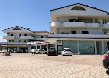Foto 1 - Locale Commerciale Via Nazionale per Teramo
 
226, Giulianova - foto 1