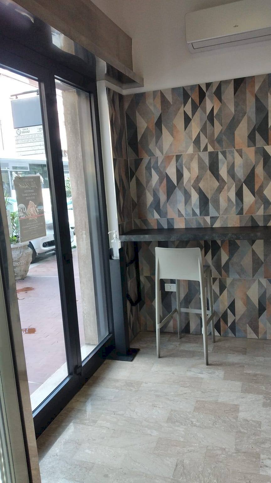 Foto 3 - Locale Commerciale Via Cona
 
59, Teramo - foto 3