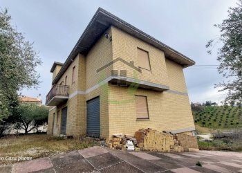 Foto 2 - Casa indipendente Via Colle Arena, Castignano - foto 2