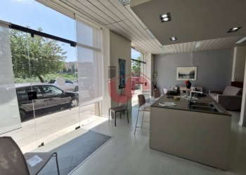 Foto 1 - Commercial Premises Via Lungo Calore Manfredi Di Svevia, Benevento - photo 1