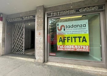 Foto 3 - Commercial Premises Corso Vittorio Emanuele, Benevento - photo 3