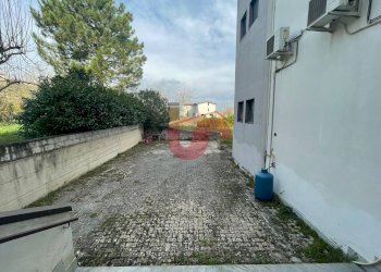 Foto 10 - Commercial Premises Casale Maccabei, Benevento - photo 10