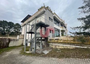 Foto 12 - Commercial Premises Casale Maccabei, Benevento - photo 12