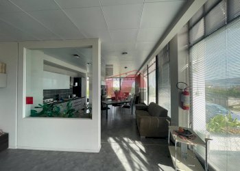 Foto 18 - Commercial Premises Casale Maccabei, Benevento - photo 18