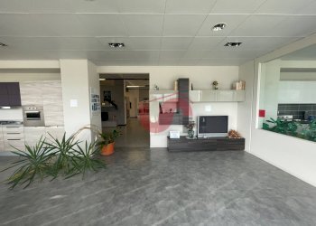 Foto 19 - Commercial Premises Casale Maccabei, Benevento - photo 19