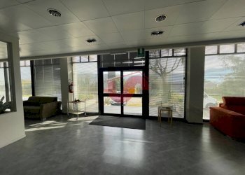 Foto 21 - Commercial Premises Casale Maccabei, Benevento - photo 21