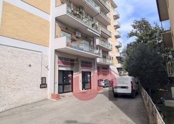 Foto 2 - Commercial Premises Via Almerico Meomartini, Benevento - photo 2