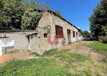Foto 1 - Warehouse Via Cellarulo, Benevento - photo 1