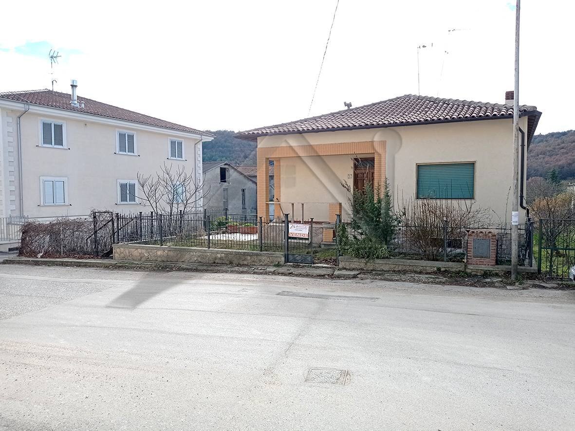 Foto 1 - Casa indipendente Via Roma
 
6, Prata d'Ansidonia - foto 1