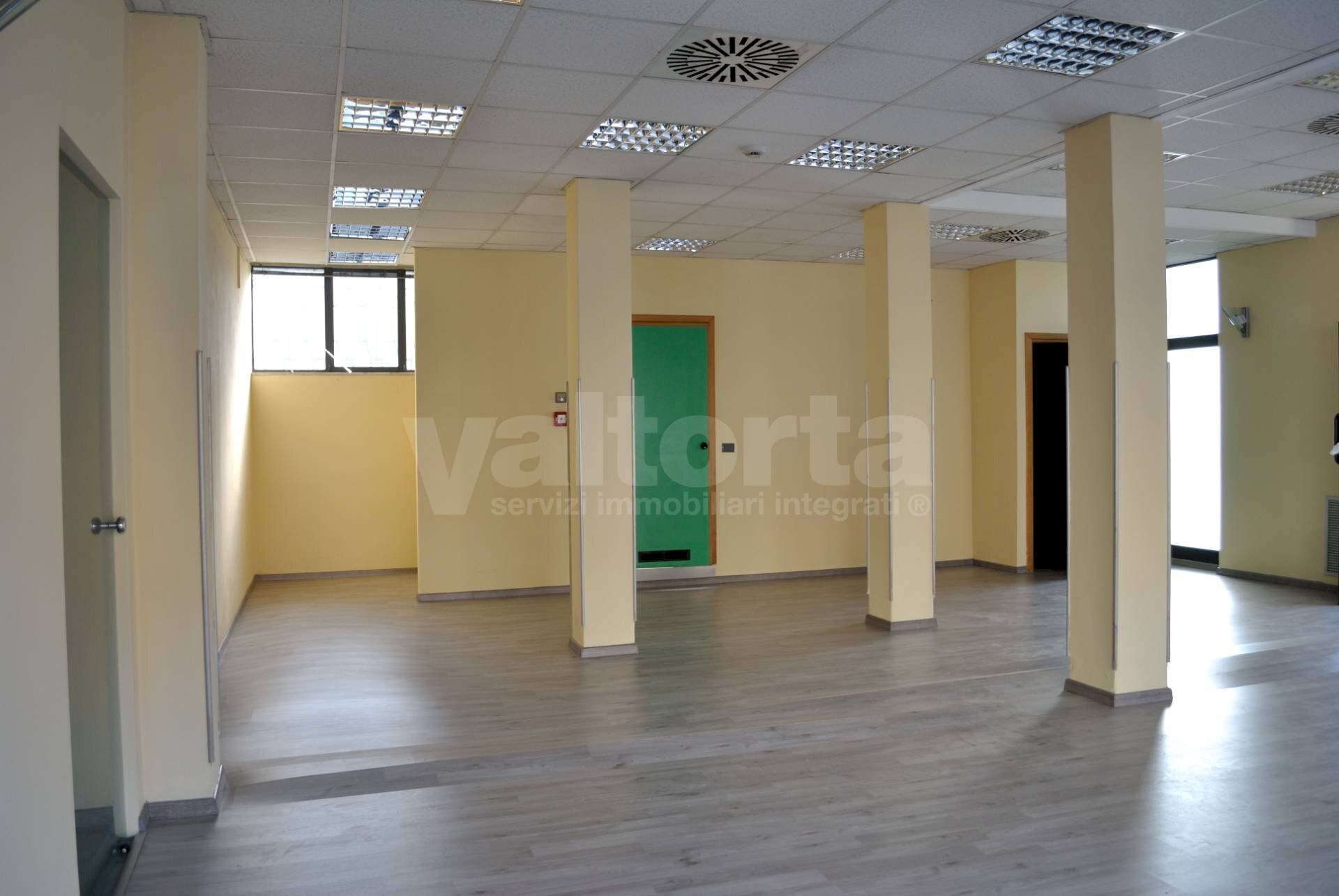 Foto 2 - Negozio Via Don Milani
 
2, Carate Brianza - foto 2