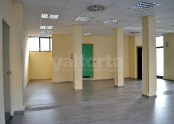 Foto 2 - Negozio Via Don Milani
 
2, Carate Brianza - foto 2