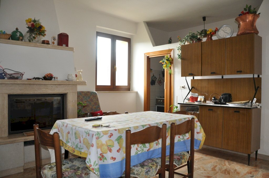 Foto 2 - Casa indipendente Roccafluvione - foto 2