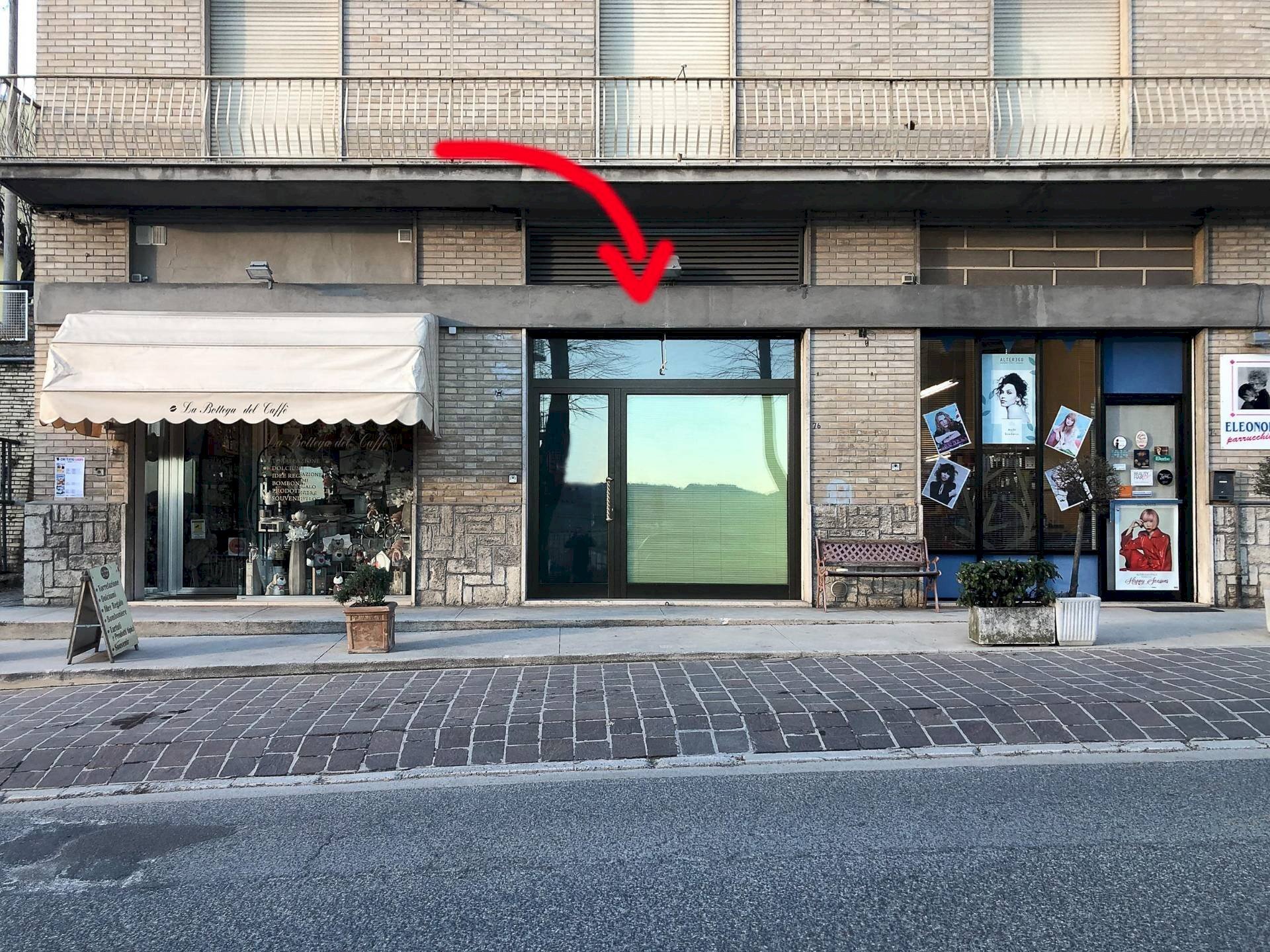 Foto 1 - Locale Commerciale Via Cesare Battisti
 
76, Amandola - foto 1