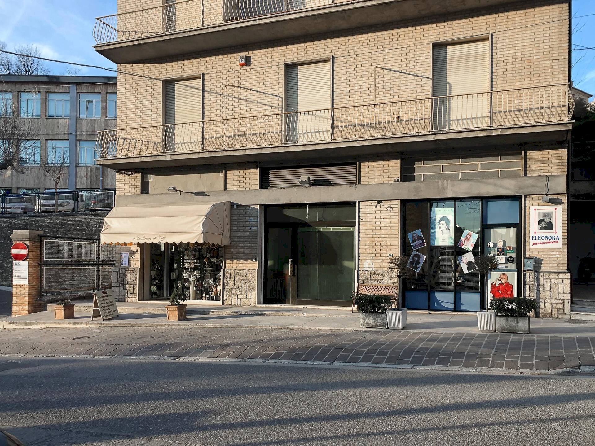 Foto 3 - Locale Commerciale Via Cesare Battisti
 
76, Amandola - foto 3