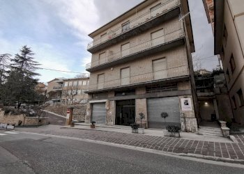 Foto 2 - Commercial Premises Via Cesare Battisti
 
76, Amandola - photo 2