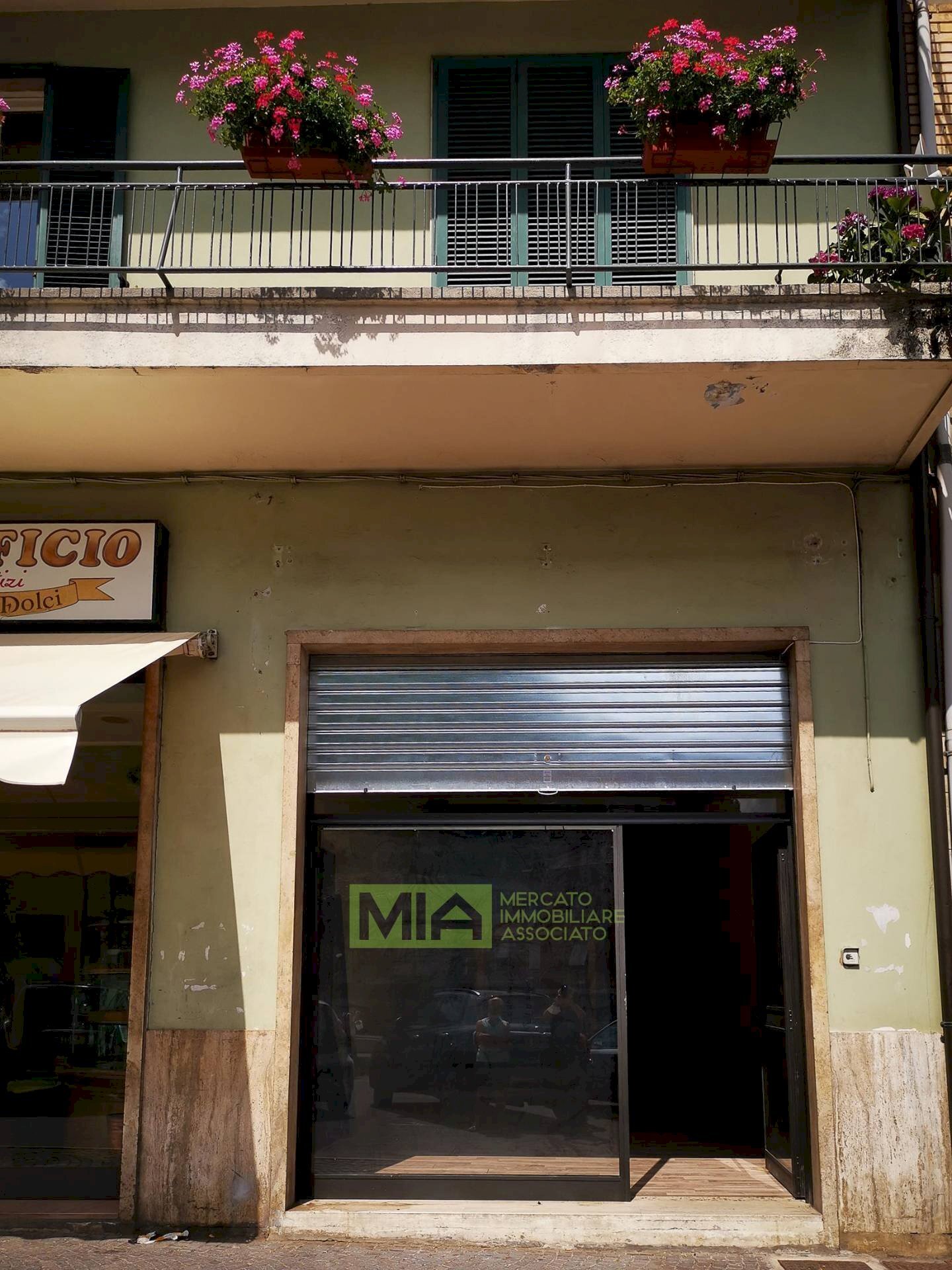 Foto 1 - Locale Commerciale Piazza Garibaldi, Comunanza - foto 1