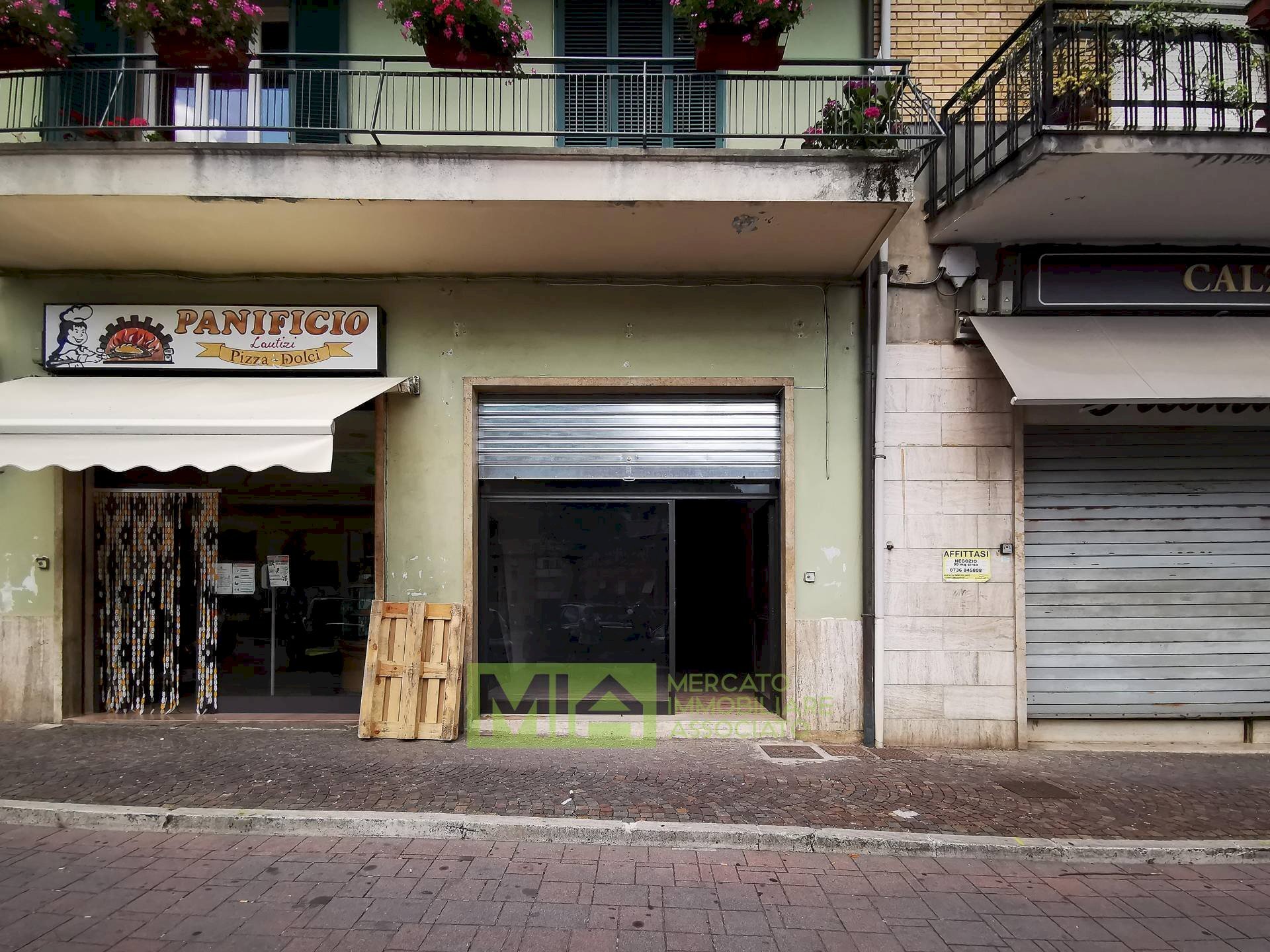 Foto 2 - Locale Commerciale Piazza Garibaldi, Comunanza - foto 2