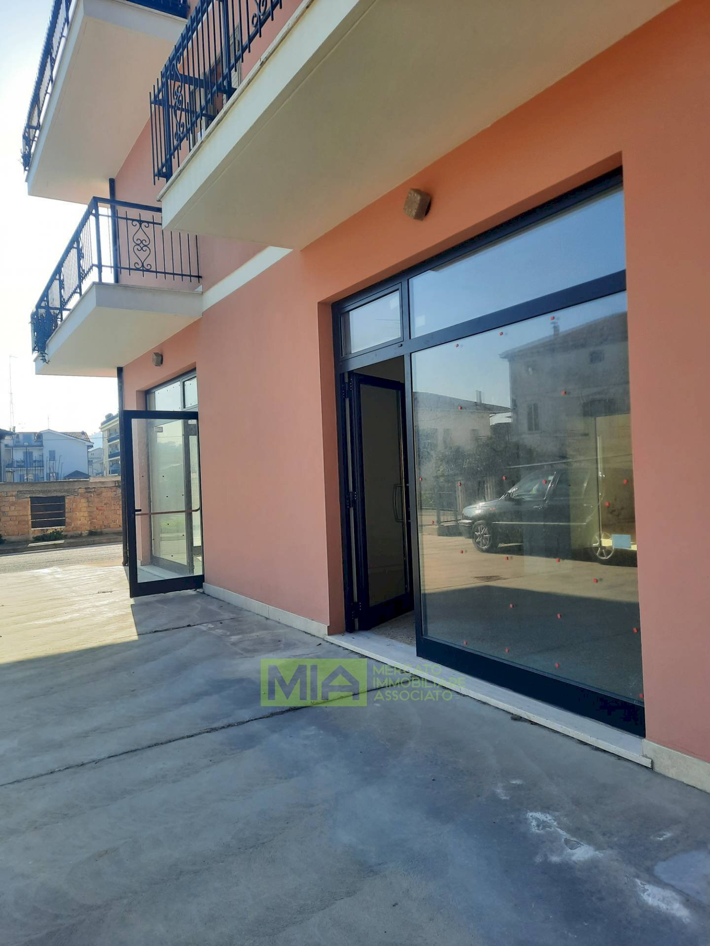 Foto 2 - Commercial Premises via Scarlatti
 
3, Altidona - photo 2