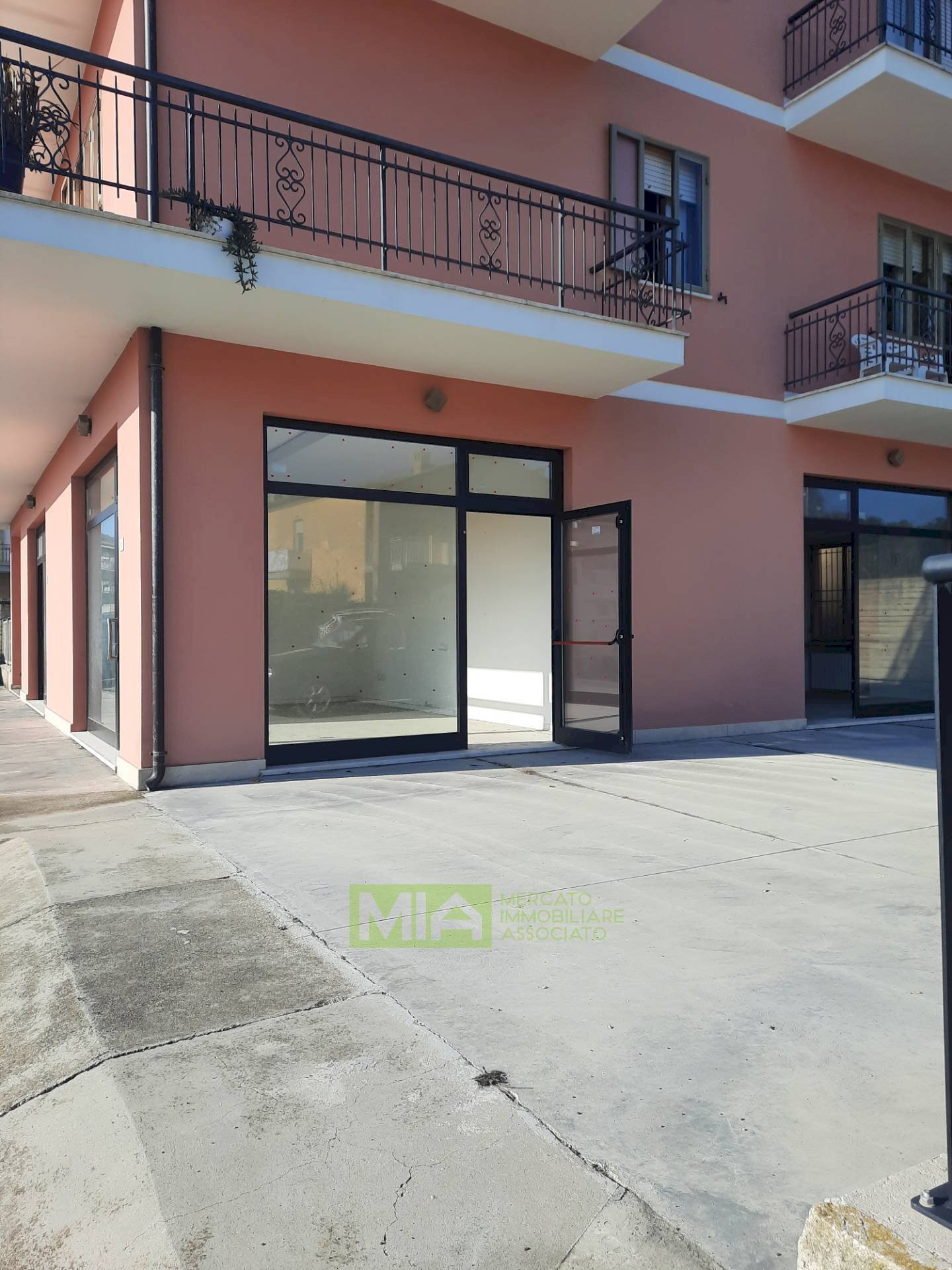 Foto 3 - Commercial Premises via Scarlatti
 
3, Altidona - photo 3