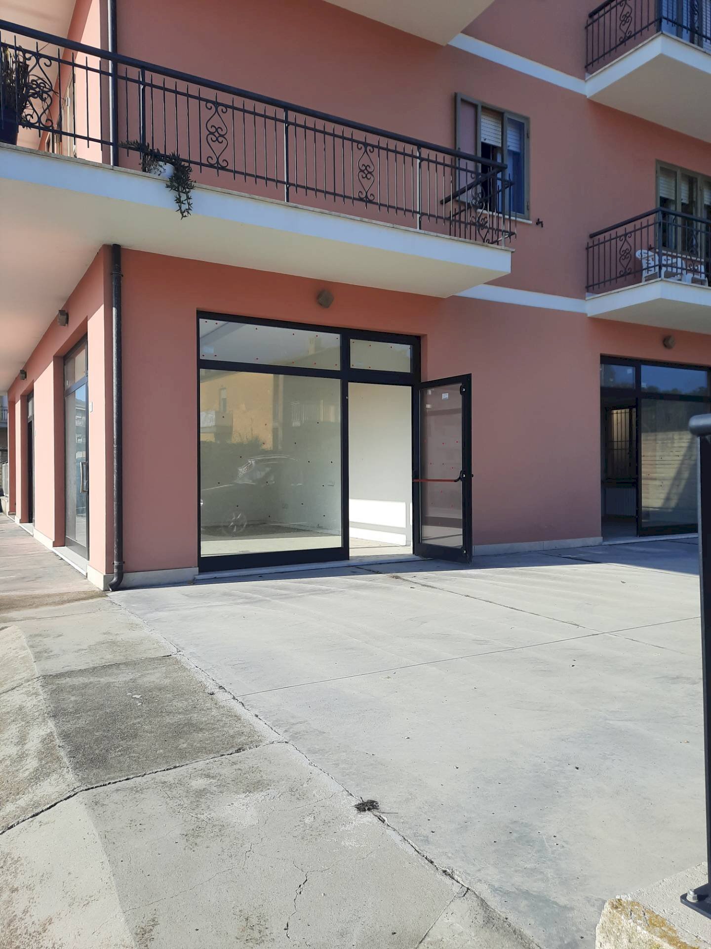 Foto 3 - Commercial Premises via Scarlatti
 
3, Altidona - photo 3