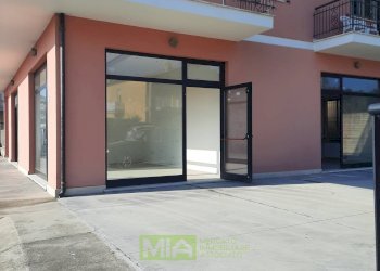 Foto 3 - Locale Commerciale via Scarlatti
 
3, Altidona - foto 3