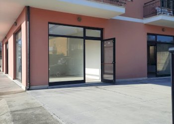 Foto 3 - Locale Commerciale via Scarlatti
 
3, Altidona - foto 3