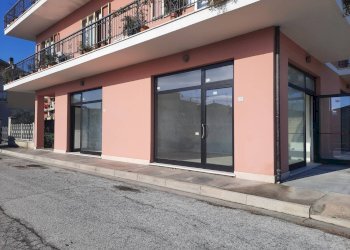 Foto 7 - Locale Commerciale via Scarlatti
 
3, Altidona - foto 7