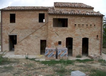 Foto 2 - Rustico via Case Rosse
 
snc, Montedinove - foto 2