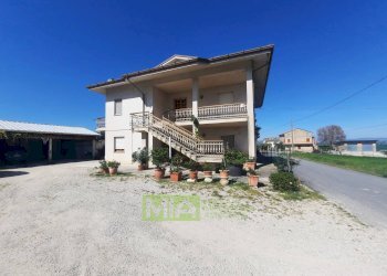 Foto 2 - Independent house Contrada Colle
 
18, Montegiorgio - photo 2