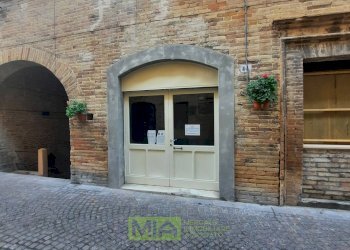 Foto 1 - Locale Commerciale via Roma
4, Carassai - foto 1